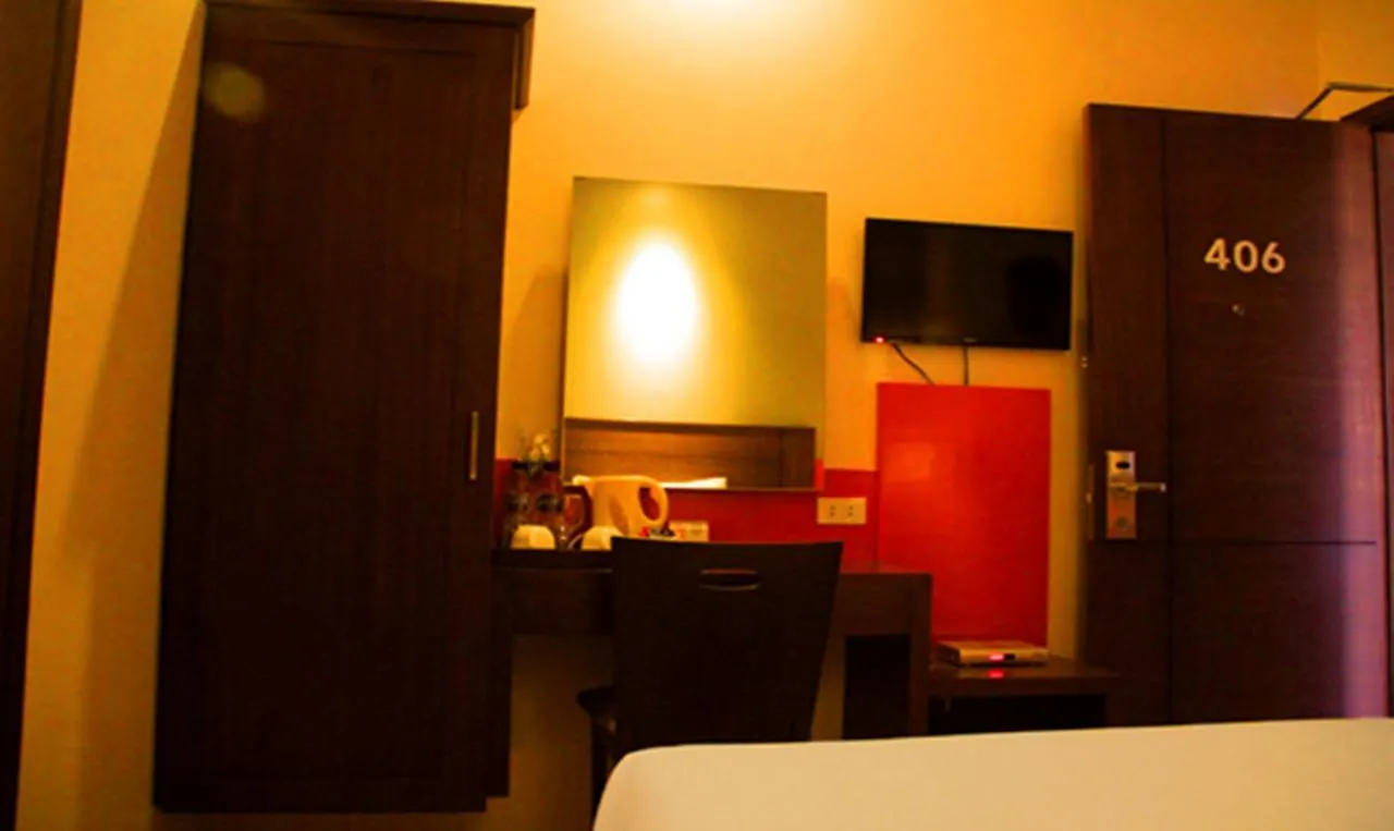 Palm Star Suites Subic 2*,